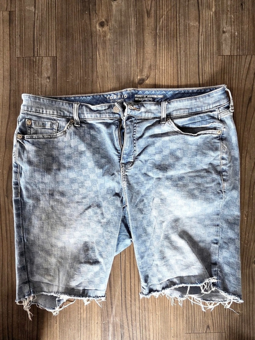 TORRID Perfect 10" Bermuda Short Denim Shorts Waist 18 Blue